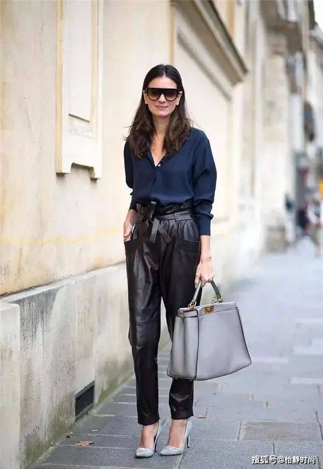 显得 女人再懒，穿羽绒服也别配打底裤，今年流行这4条裤子，更时髦