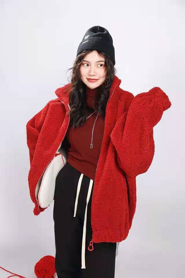 黑色 这才是新年穿搭的正确打开方式，喜庆洋气又时髦，瞬间成为焦点