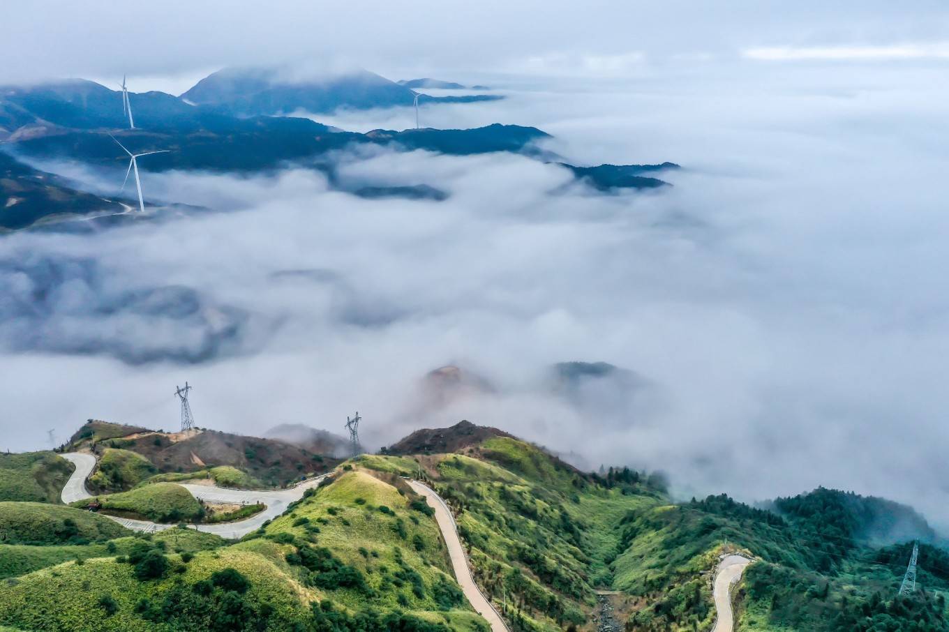 云冰山高山上看云海翻涌住进竹林深处泡瑶浴享清幽