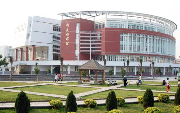 我国这所985工科大学,开始培训"师范生"了,师范类大学怎么办_教育领域