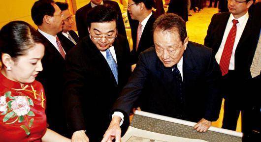 郭鹤年的老爹早年在马来西亚经营粮油,郭鹤年出生之时,郭氏家族的家底