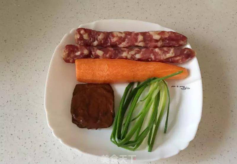 香肠怎么切好看摆在盘里 d99fa9030ab9489c968f33ec8b9f0b19.jpeg