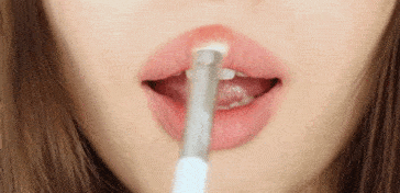 宽度虽然知道她对丰唇很执着，但美女不要再乱折腾了