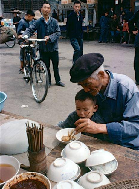 为何日子越过越好，人们却怀念起七八十年代生活？因为更有人情味