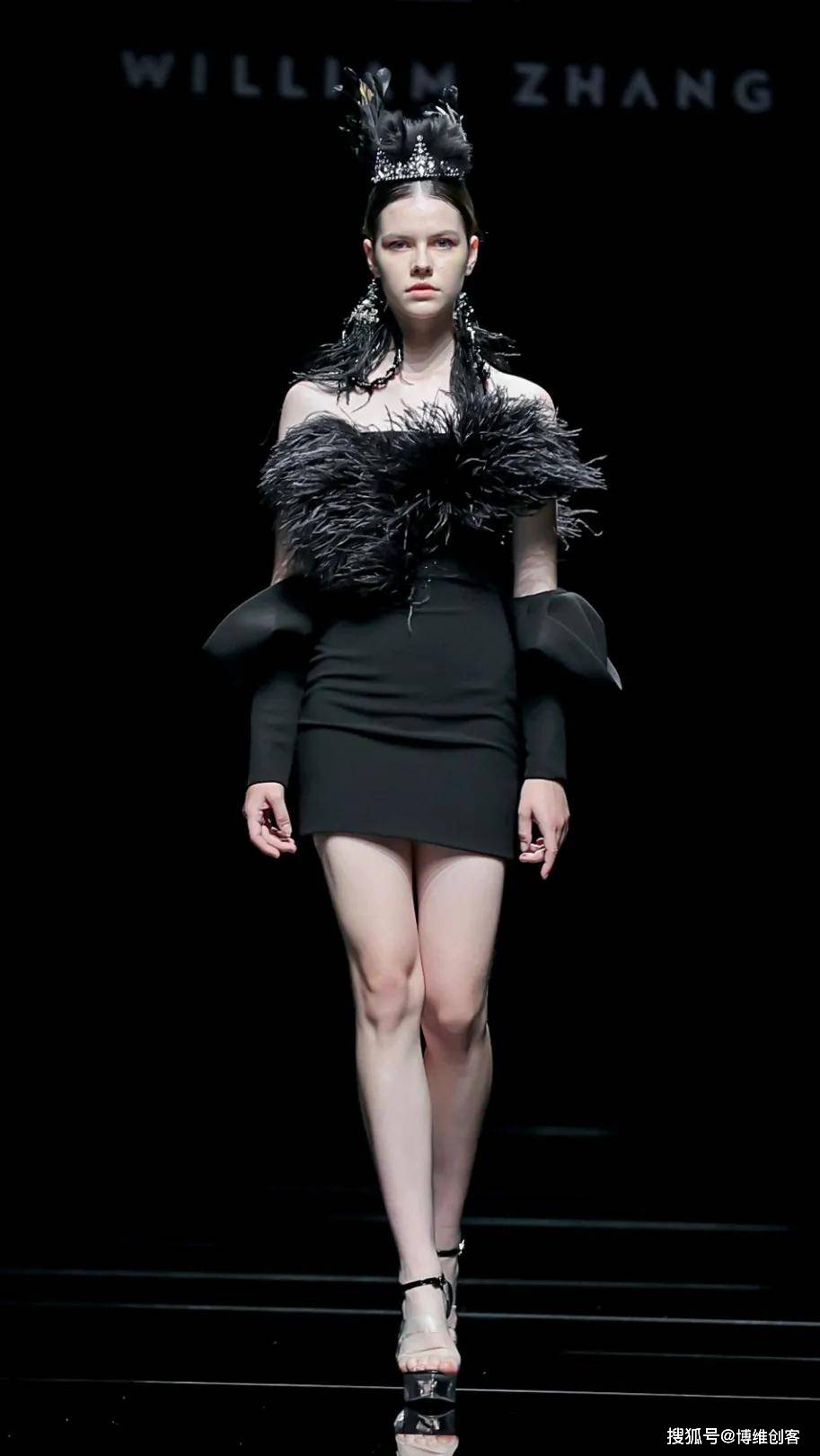 中国国际春夏时装周秀场展示了多元化新风尚潮流时尚服装流行趋势