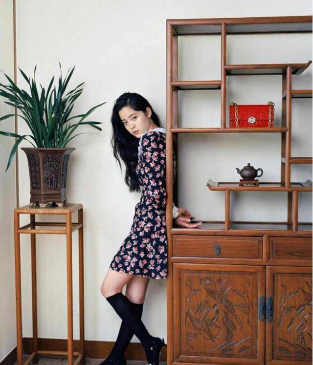黑色 欧阳娜娜的穿搭宝典!各种风格可盐可甜,跟着学让你变身鬼马少女