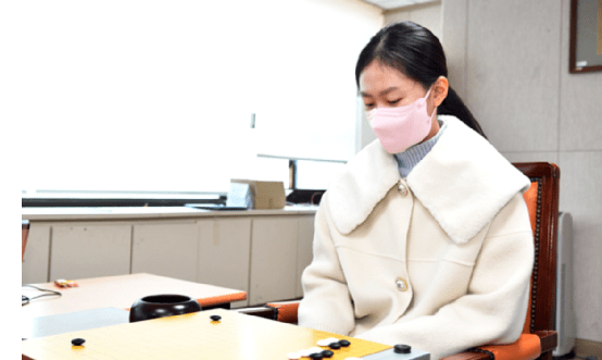 同生于2006年的徐靖恩和林钰娗分别击败尤浩宇,黄袖圃,杨子萱,赢得