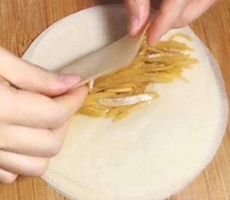 刀把|只需一碗面粉,1分钟教你在家做春饼,零添加零失败,比买的还香