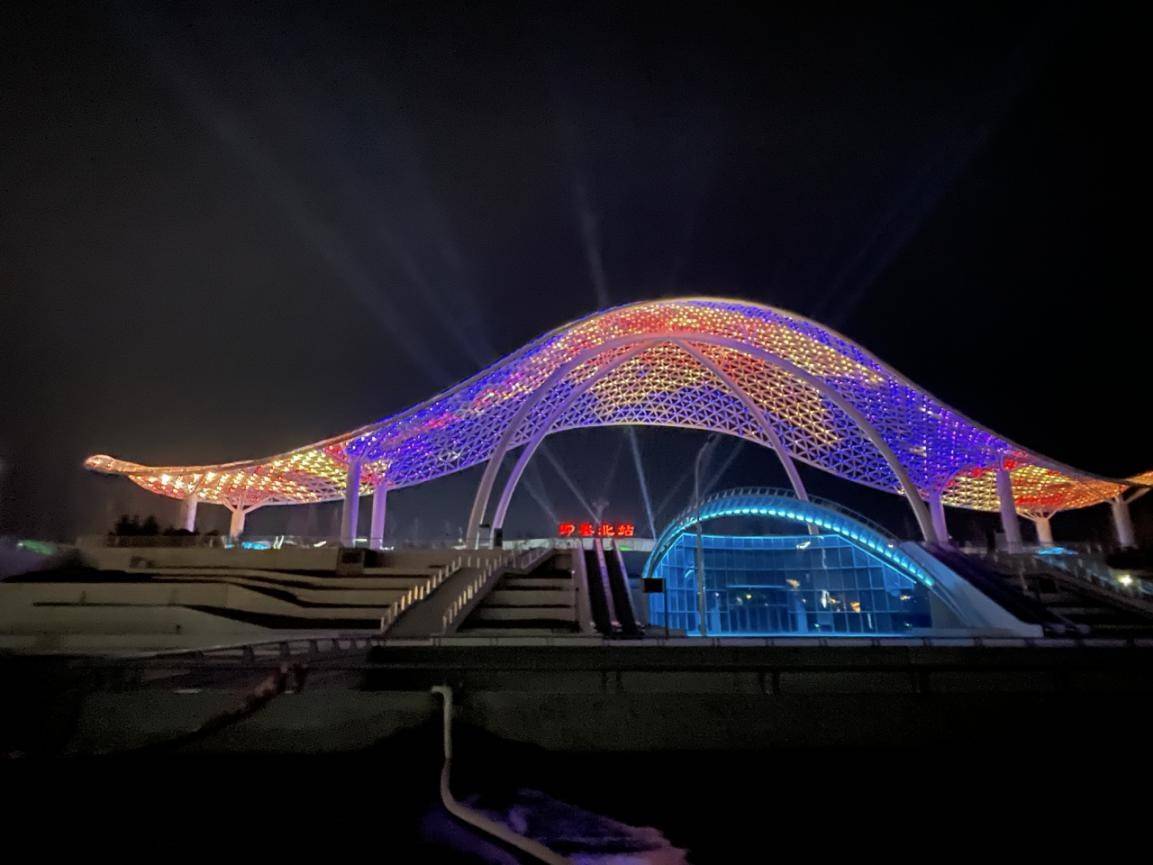 青岛即墨国际商贸城公司亮化工程"扮靓"城市"增添"年味_市民_公园