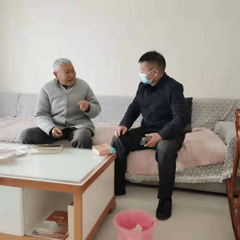 商丘市第十六中学春节前夕慰问退休教师和部分困难教师_祝福_张卫华