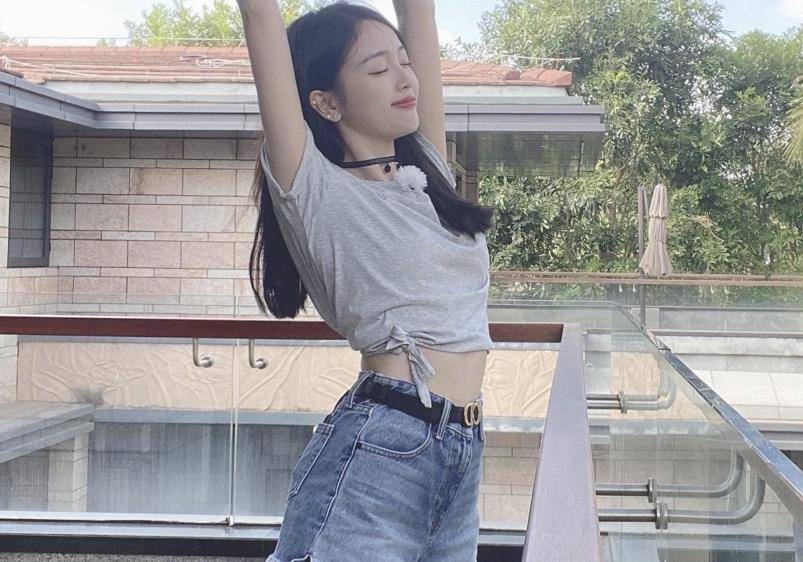 女孩子 甜美教主接班人,吴宣仪带你玩转夏季穿搭,甜美风迷人无比