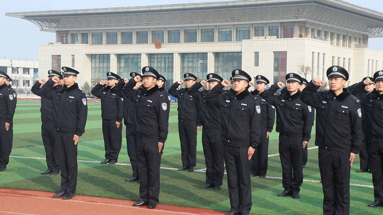 原创济南市公安局特巡警支队举行2021年度全局新招录民警开训授旗仪式