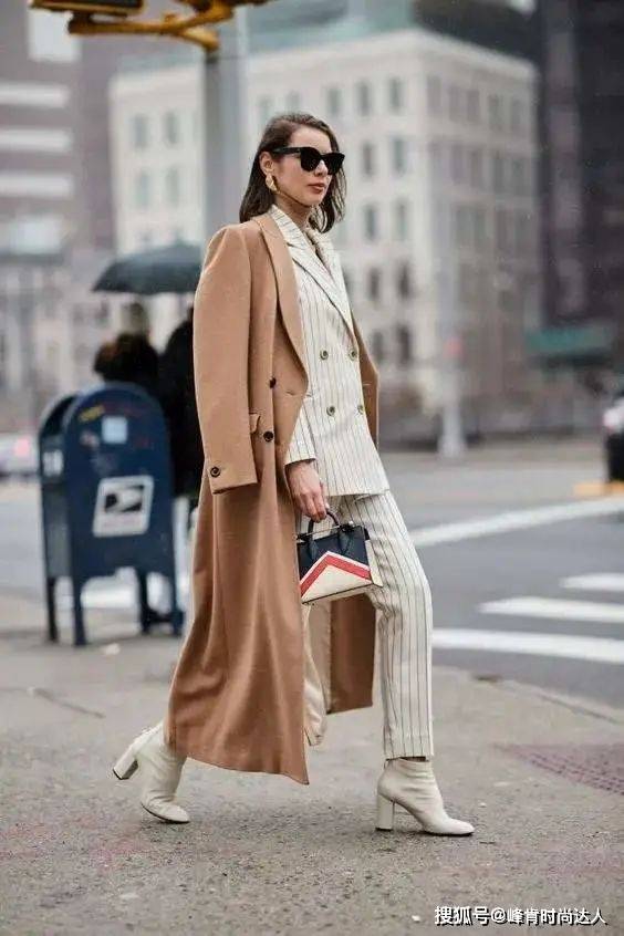 黑色 怪不得都不穿马丁靴了，今年流行这几双“低跟靴”，很适合小个子