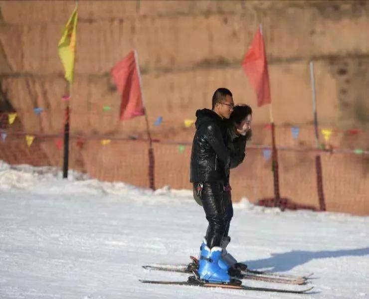 滑雪场|「新春走基层」冰雪运动在吕梁山上“火”起来