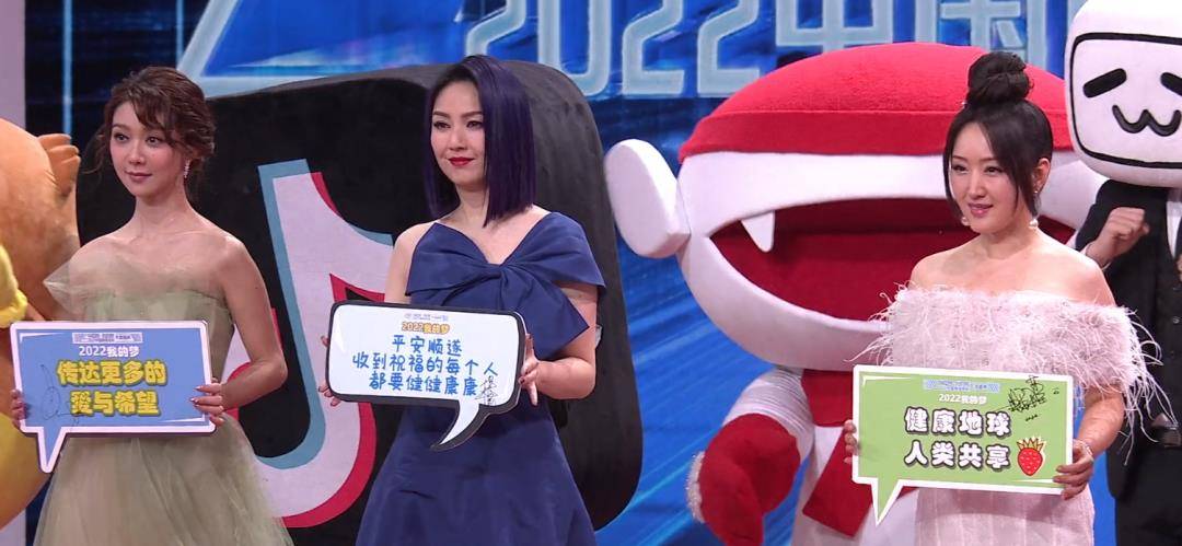 李宝娜赵春新夫妇会带女儿到雪场滑雪