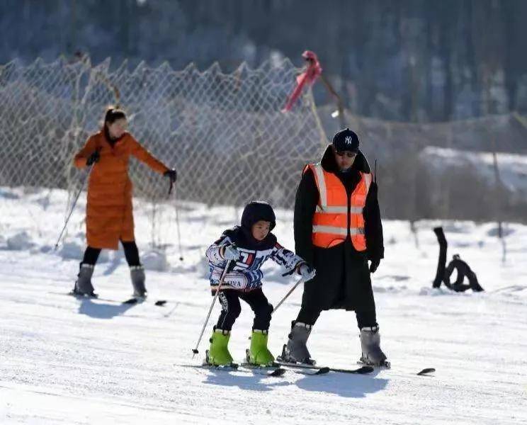 滑雪场|「新春走基层」冰雪运动在吕梁山上“火”起来