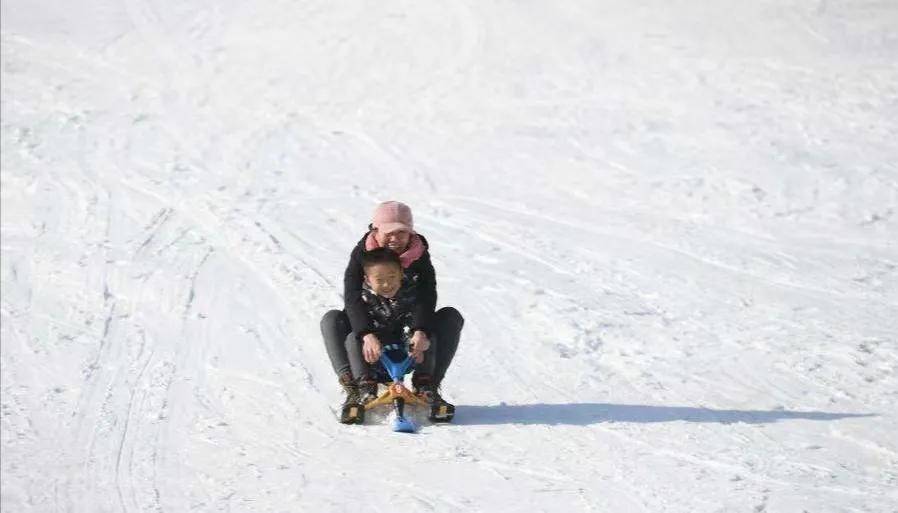 滑雪场|「新春走基层」冰雪运动在吕梁山上“火”起来