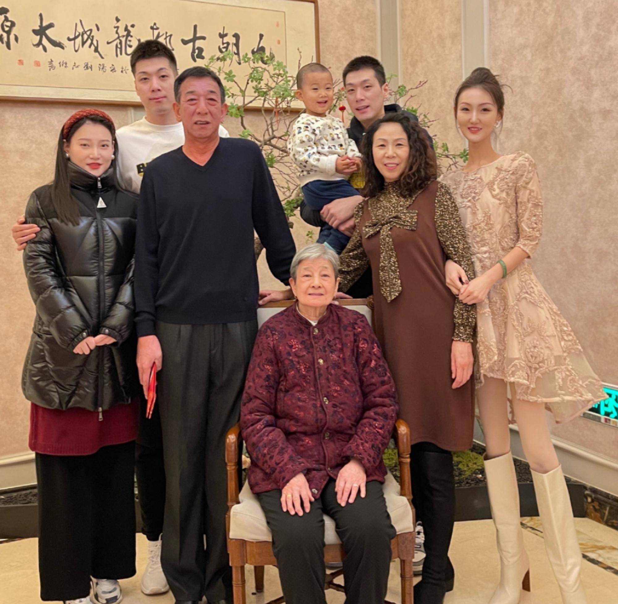 "2015年2月14日,在这个特别的西方浪漫情人节佳节,程雷和妻子王也迎来