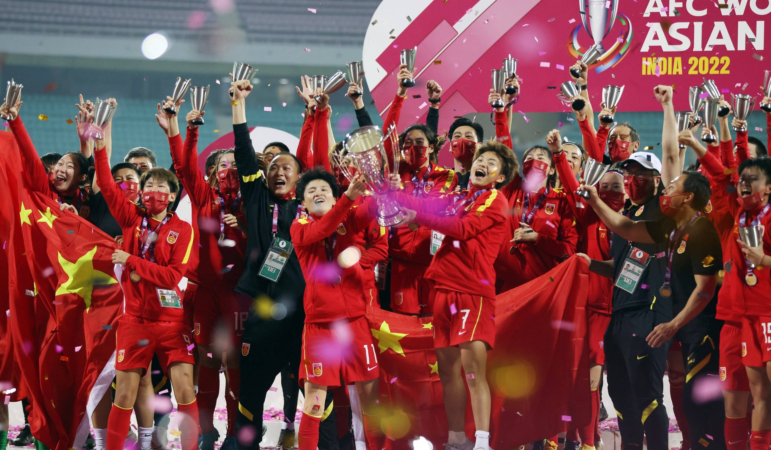 2022中国女足夺冠照片图片