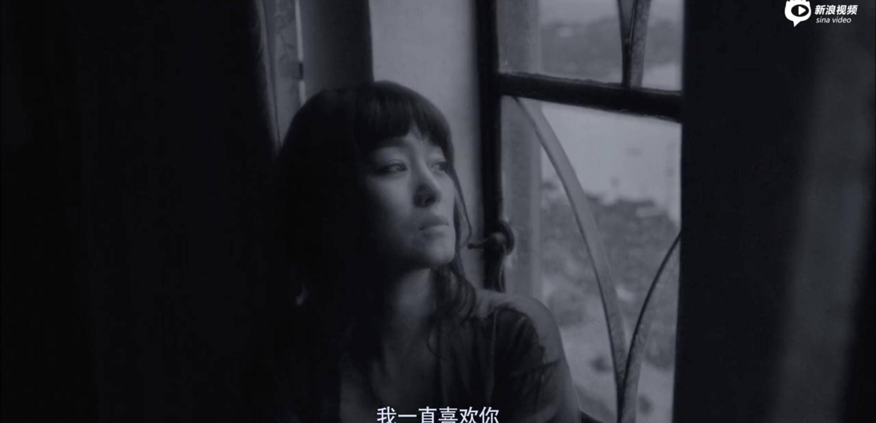 因为|《兰心大剧院》首映，53岁巩俐女皇出巡，在71岁老公身旁却像少女