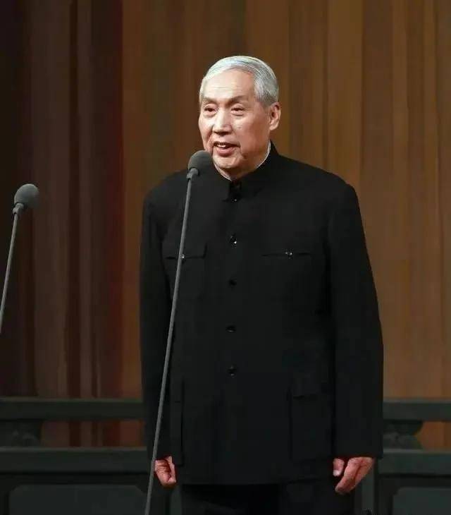 曾任文化部副部长红灯记里演李玉和的钱浩梁后来怎么样了