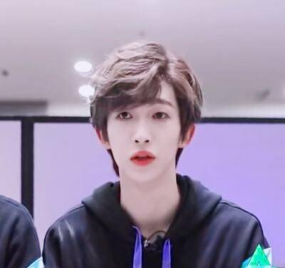 眼睛浓妆男星抹去厚粉底,有人秒变路人,有人娘进骨,有人丑到不敢认
