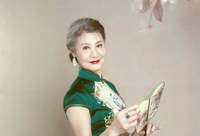 补充退休皮肤科主任：68岁脸上无一色斑，秘诀是两件事，人人皆可做到