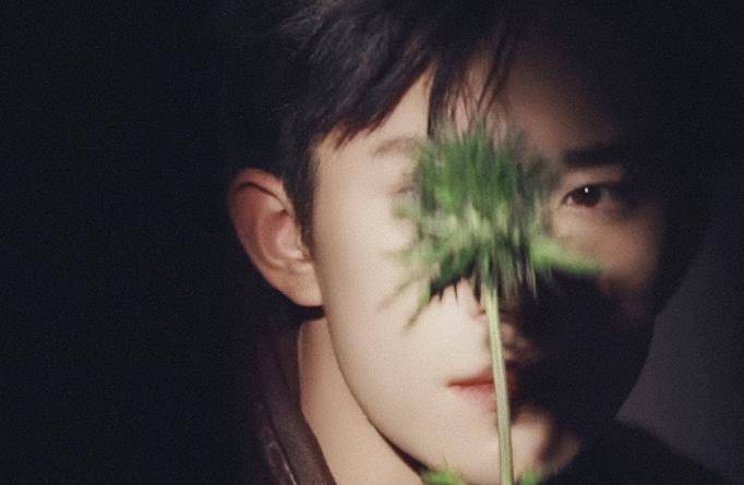 易烊千玺唱歌精彩视频 459a38fa9b0c4928b51151f3a53ecde4.jpeg