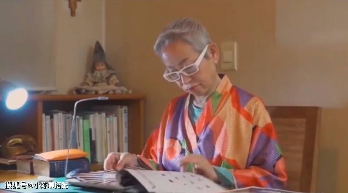 程序上 看到这位70岁的“时尚教母”才知道，精致女人真的能优雅到老