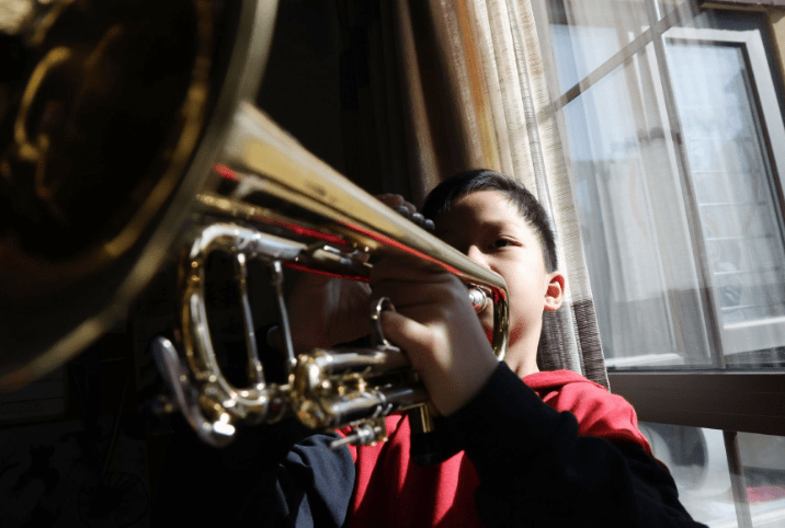 原创冬奥开幕式吹号男孩朱德恩家长身份特殊小小年纪未来可期