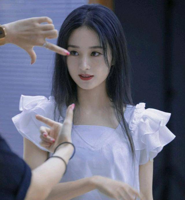 张予曦现代人的审美咋了？9个从画中走出来的女星，这才叫美的各有千秋