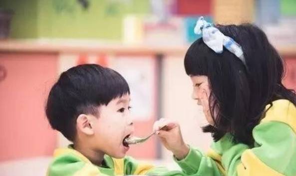 全家|二胎之间最佳“年龄差”是几岁？俩娃不争宠不拖累，全家都满意