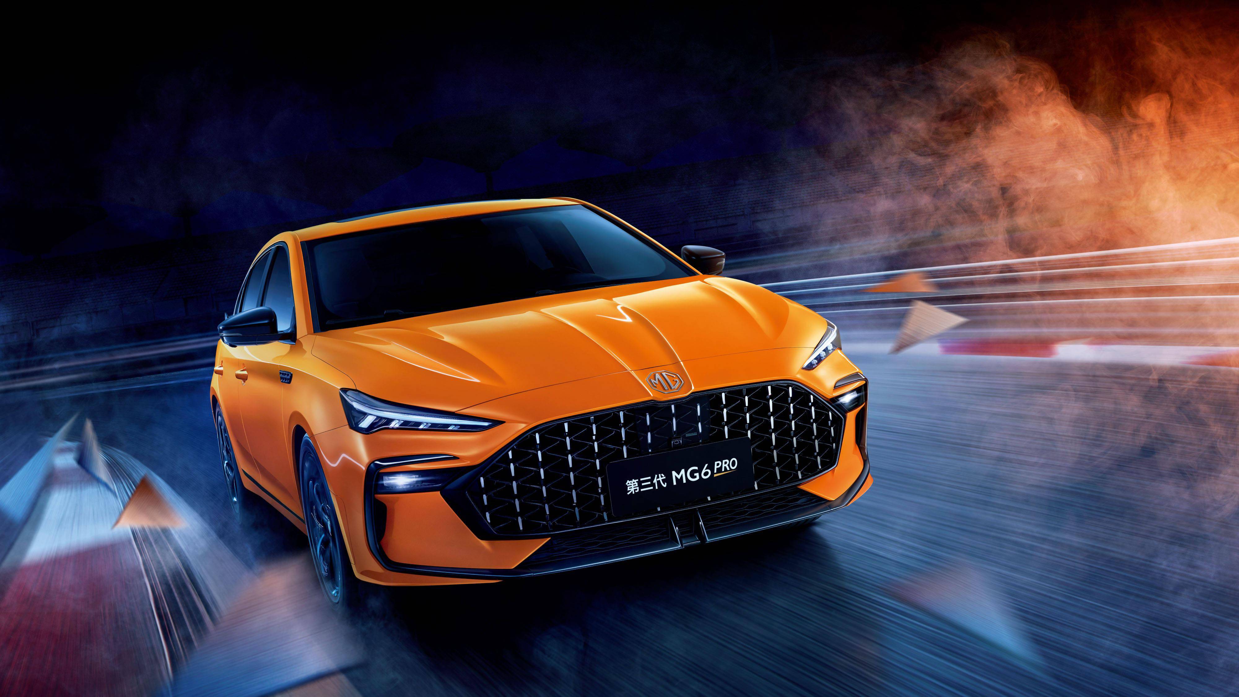 电子换挡机构,一体式运动座椅以及橙色安全带均展现出不俗的运动氛围