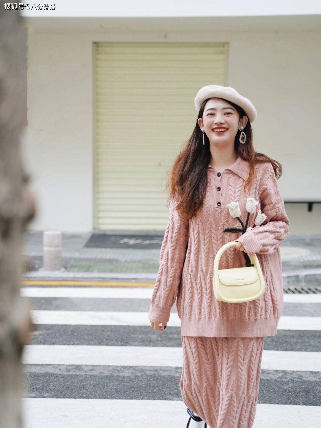 下装 “毛衣”怎么穿高级又洋气？看看这些穿搭造型，柔软舒适又显气质