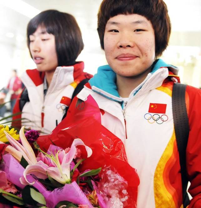 最年轻冬奥冠军悄然退役 30岁再亮相变化明显气质佳_周洋_速滑_王濛