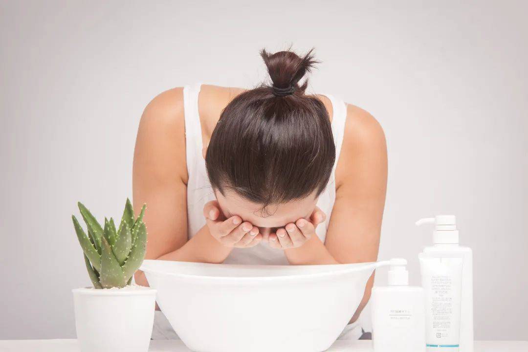 感觉神经春季敏感肌伤不起?做到这几点,拯救危“肌”!