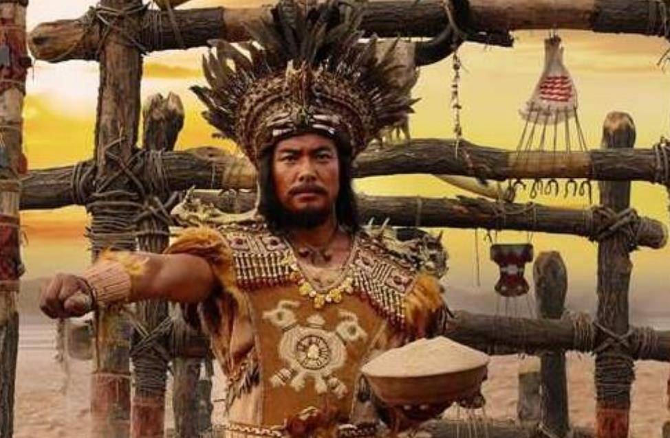 当时有那么几个部落,例如至今依旧被口耳相传的燧人氏,伏羲氏,神农氏