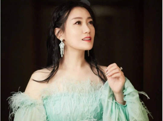 军旅|军旅歌手谭晶：嫁科学家老公，37岁才做妈妈，事业家庭两不误