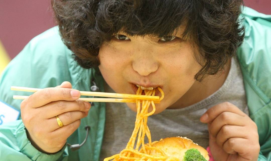 时间|提醒减肥女生:一天中2个时间最容易“长肉”,再饿也要管住嘴