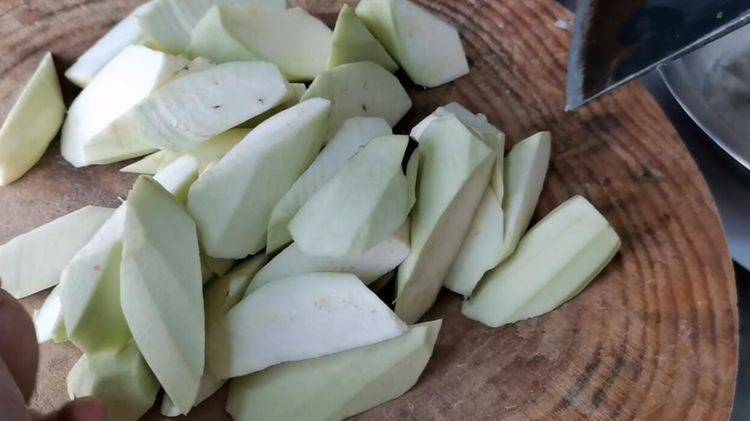 在家怎么做红烧茄子好吃 f566d540237e487cb231dc6229f42567.jpeg