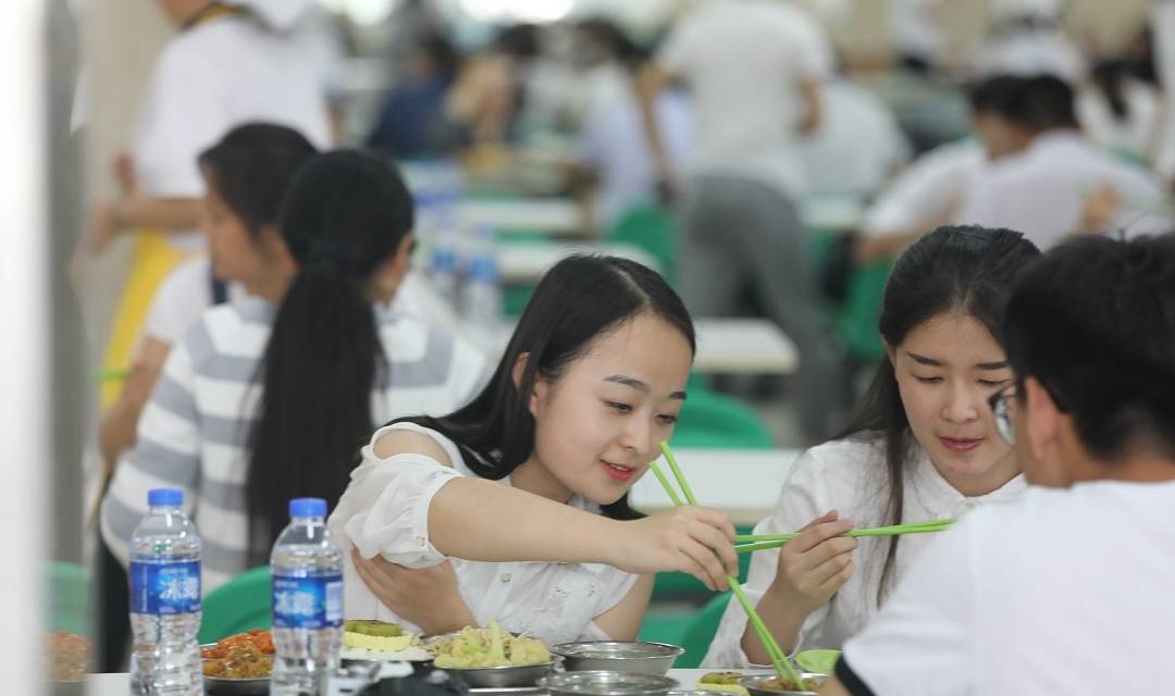 时间|提醒减肥女生:一天中2个时间最容易“长肉”,再饿也要管住嘴