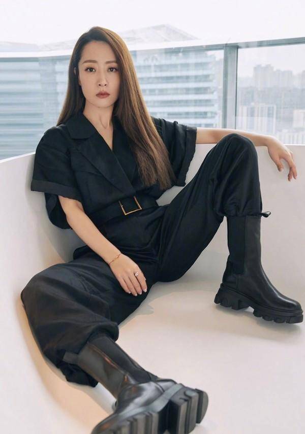 可盐可甜,格纹西装帅气俏皮,发型一般人hold不住_白冰_效果_时候