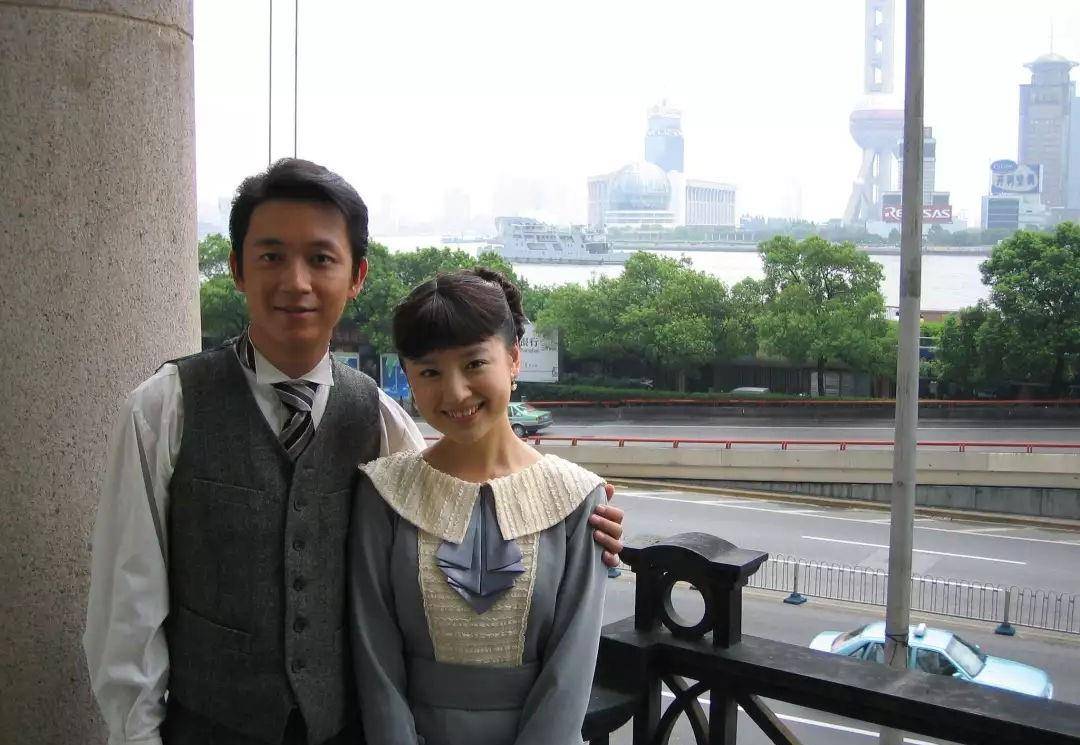 身家数十亿的成龙到“唐僧”家工厂看上一套衣柜买不起-