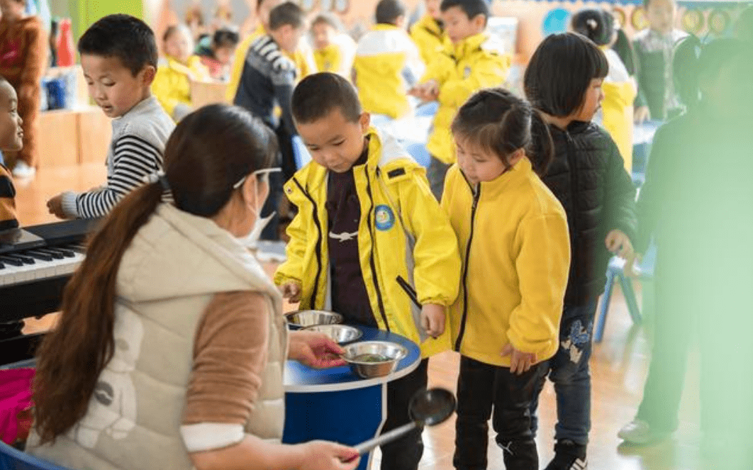 能力|博士妈妈把娃养成小霸王，惨遭幼儿园劝退，农村婆婆3招化解