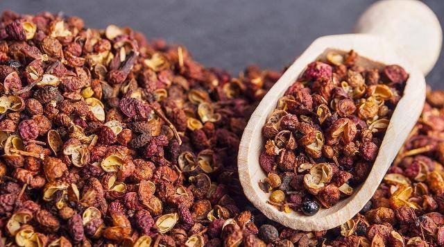 花椒和它天生一对 每天喝两杯 湿气排出了 口臭也溜走了 姜枣茶 身体 生姜