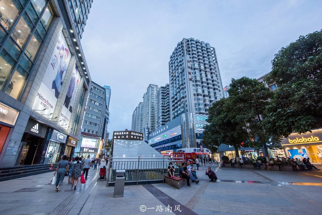 张掖路|实拍“西北小香港”－兰州市，看看这座城区狭长的城市有多美