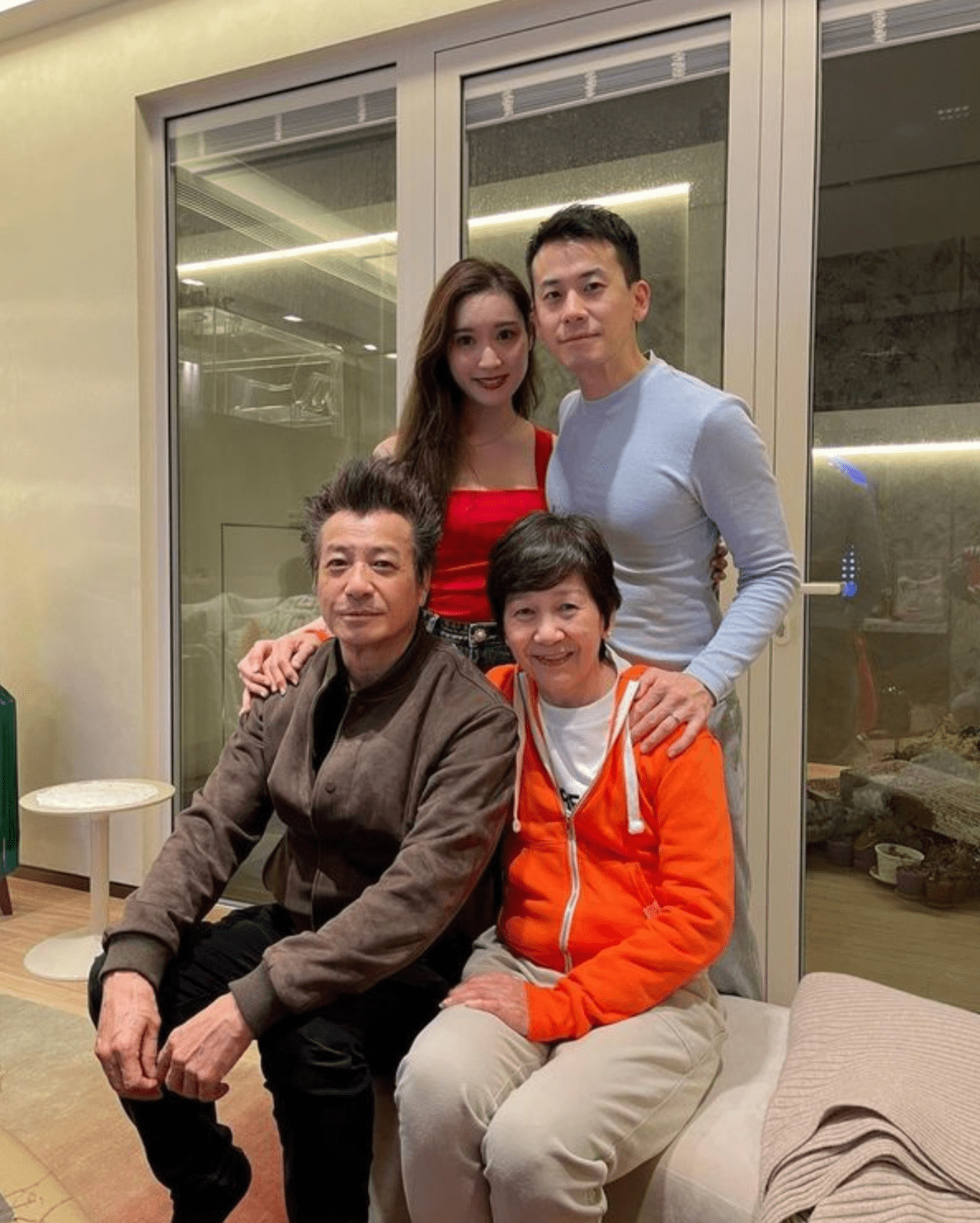 74岁石修受访聊家庭,结婚47年零绯闻,视儿媳为情人