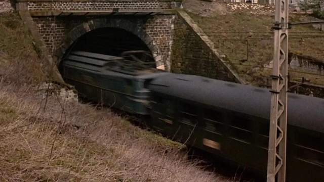 壮汉|这部电影真敢说，好莱坞的俗套设定被吐槽个遍，成龙他都不放过