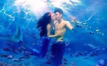 鱼尾 钟丽缇时隔28年再演美人鱼,穿吊带泳池里游泳美成童话世界,重拾往日精彩
