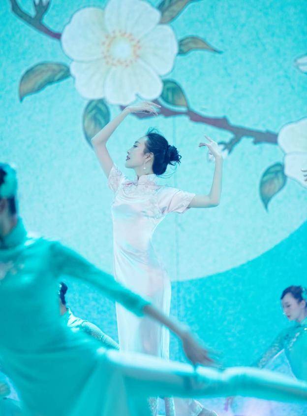 茉莉 38岁王鸥太惊艳！一袭素雅旗袍大秀绝美舞姿，尽显温婉绝美鸥茉莉